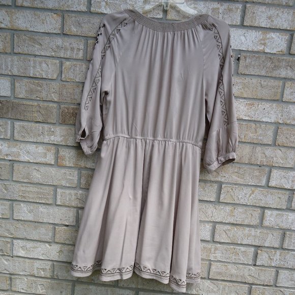 SIZE L. Anthropologie Maeve embroidered dress. - Picture 3 of 16